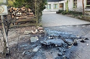 Polizei Mettmann: POL-ME: Mülltonnenbrand - die Polizei ermittelt - Velbert - 2203090