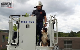 FW-MK: Rettungshunde zu Besuch bei der Feuerwehr Hagen