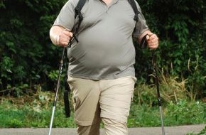 ProSieben: Halbzeit nach 700 Kilometern Fußmarsch: Nur noch ein Tag für Kölner Diät-Wanderer Michael Enkel bis zur Ankunft in Berlin