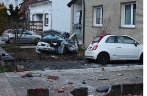 Kreispolizeibehörde Herford: POL-HF: Verkehrsunfall - Zeugen halten flüchtigen Fahrer auf
