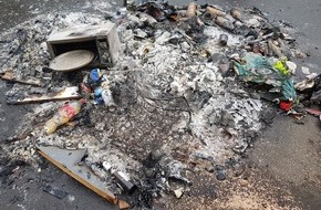 Polizeidirektion Pirmasens: POL-PDPS: Illegale Müllablagerung in Brand gesteckt