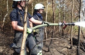 Feuerwehr Plettenberg: FW-PL: Waldgebiet Kirchlöh. Erneut stieg Rauch aus der Brandfläche aus. Nachlöscharbeiten. Feuerwehr möchte Bürger zu Achtsamkeit sensibilisieren.