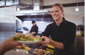 Die Currywurst verliert in Kantinen an Fans – Pflanzenbasiert ist neuer Standard in der Gemeinschaftsverpflegung – Die neue Nestlé Studie 2023