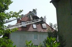 Polizeiinspektion Hildesheim: POL-HI: Dachstuhlbrand erfordert Großeinsatz der Hildesheimer Berufsfeuerwehr