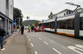 Feuerwehr Weinheim: FW Weinheim: Mannheimer Straße wegen Unfall zeitweise gesperrt