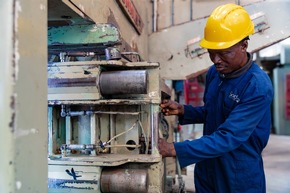 From Field to Fashion: Cotton made in Africa unterstützt den Aufbau der westafrikanischen Textilproduktion in Benin