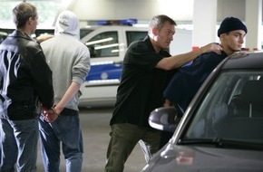 Polizei Rhein-Erft-Kreis: POL-REK: Zwei Täter nach Raub festgenommen - Brühl