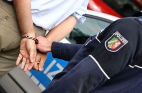 Polizei Rhein-Erft-Kreis: POL-REK: Mit vier Haftbefehlen Gesuchter festgenommen/ Bedburg