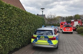 Freiwillige Feuerwehr Weeze: Feuerwehr Weeze: Person hinter verschlossener Tür