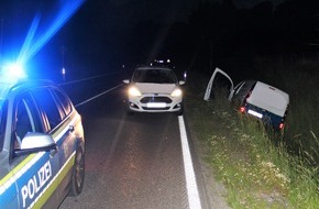 Kreispolizeibehörde Viersen: POL-VIE: Willich: Autofahrerin weicht entgegenkommenden Pkw aus und fährt in den Graben
