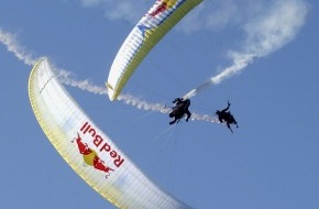 Red Bull AG: Du 20 au 22 août 2004: 7e Red Bull Vertigo à Villeneuve (VD/Suisse) - Coupe du monde de vol acrobatique