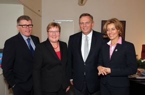 Die Deutsche Automatenwirtschaft: Gemeinsame Initiative von Bundeswirtschaftsministerium und Deutscher Automatenwirtschaft gegen Illegalität und für ein geregeltes Spiel (FOTO)