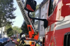 Feuerwehr Essen: FW-E: Rauchentwicklung aus Dachgeschosswohnung entpuppt sich als defekter Akku
