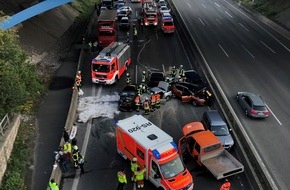 Polizei Düsseldorf: POL-D: ++Meldung der Autobahnpolizei++ Remscheid - A1 Richtung Köln- Verkehrsunfall mit sieben beteiligten Fahrzeugen