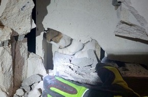 Feuerwehr Ratingen: FW Ratingen: NACHTRAG zu: Aufwendige Tierrettung / undankbare Katze