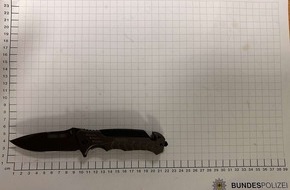 Bundespolizeidirektion Sankt Augustin: BPOL NRW: 19-Jähriger bedroht Unbekannte mit Messer - Bundespolizei sucht Geschädigte