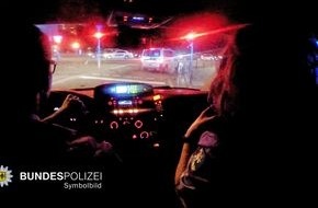 Bundespolizeidirektion München: Bundespolizeidirektion München: Bundespolizistin verletzt / Dienstabbruch bei 26-Jähriger nach Amtshilfe