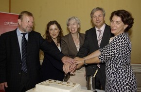 Medienboard Berlin-Brandenburg GmbH: Herzlichen Glückwunsch: 5 Jahre Medienboard! / Ausgezeichnete Standortentwicklung seit 2004 / Erfolgszahlen aus 2008 setzen Trend fort
