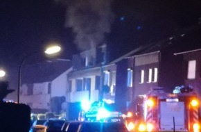 Feuerwehr Recklinghausen: FW-RE: Wohnungsbrand mit Menschenrettung über Drehleiter - drei verletzte Personen