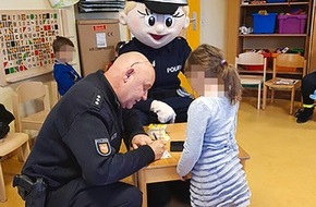 Polizeiakademie Niedersachsen: POL-AK NI: Weihnachtsüberraschung - Polizeiakademie besuchte einen integrativen Kindergarten in Uslar