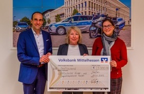 Polizeipräsidium Mittelhessen - Pressestelle Gießen: POL-GI: Scheckübergabe: Konzertbesucher spenden 3.000 Euro an Kinder- und Jugendhospizdienst Gießen
