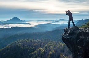 DVAG Deutsche Vermögensberatung AG: Gefährliches Abenteuer: Auf der Suche nach dem spektakulärsten Urlaubsfoto