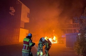 Feuerwehr Bremerhaven: FW Bremerhaven: Feuer im Baustellenbereich des Schulzentrums Geschwister Scholl