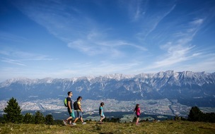 TVB Region Hall-Wattens: Kugelspaß, Zirbenzauber und Wandern ohne Ballast: Ein unvergesslicher Bergsommer im Herzen Tirols - BILD