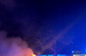 Polizeipräsidium Neubrandenburg: POL-NB: Bild zur Pressemitteilung Brennender LKW nach Verkehrsunfall auf der B 110 zwischen Jarmen und Liepen