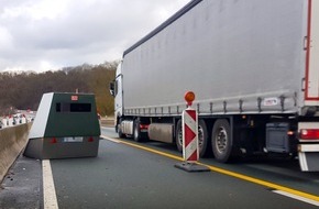 Polizeipräsidium Mittelhessen - Pressestelle Lahn - Dill: POL-LDK: Messtechnik überprüft Lkw-Durchfahrtsverbote und Tempolimit auf der Taubensteinbrücke der B49 bei Wetzlar