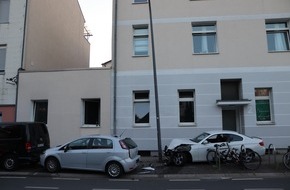 Polizei Paderborn: POL-PB: Beim Abbiegen in Fahrr&auml;der und Pkw gefahren