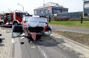 Polizeidirektion Neustadt/Weinstraße: POL-PDNW: Bad Dürkheim. Fahrzeug überschlägt sich - Unfallbeteiligte werden verletzt