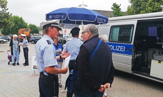 Polizei Mettmann: POL-ME: Aktionswoche gegen "falsche Polizeibeamte" in Monheim: Großer Andrang vor dem Info-Mobil am Rathaus - Monheim - 1906060