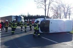 Freiwillige Feuerwehr der Gemeinde Sonsbeck: FW Sonsbeck: Verkehrsunfall zwischen Kleintransporter und LKW