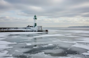 Landeswasserschutzpolizeiamt Mecklenburg-Vorpommern: LWSPA M-V: Dringende Warnung vor dem Betreten von Eisfl&auml;chen an der Ostsee!