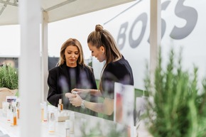 Premiere bei den BOSS OPEN 2026: Dr. Hauschka macht zertifizierte, wirksame Naturkosmetik und Qualitätsversprechen für Turnierbesucher:innen erlebbar.