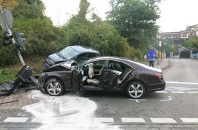 Polizei Düren: POL-DN: Alkoholisierter Pkw Fahrer verursacht schweren Unfall