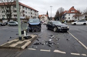 Polizeiinspektion G&ouml;ttingen: POL-G&Ouml;: (421/2025) - Verkehrsunfall mit drei leicht verletzten Beteiligten im G&ouml;ttinger Stadtgebiet