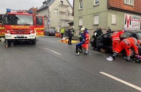 Feuerwehr Detmold: FW-DT: Verkehrsunfall auf der Lemgoer Straße - eine Person verletzt