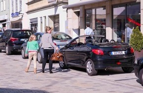 HUK-COBURG: Tipps für den Alltag: Verdeck auf oder zu? / Wer Diebstahl leichtfertig ermöglicht, riskiert Versicherungsschutz (FOTO)