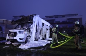 Feuerwehr Kleve: FW-KLE: Brand eines Wohnmobils
