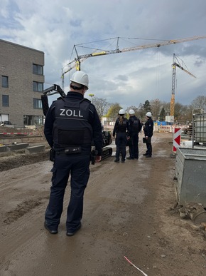 HZA-MS: Zoll pr&uuml;ft Baubranche im M&uuml;nsterland Bundesweiter Aktionstag / Hauptzollamt M&uuml;nster pr&uuml;ft Objekte in Bocholt, M&uuml;nster und Stadtlohn / Z&ouml;llner sto&szlig;en vor Ort auf 18 illegal besch&auml;ftigte Personen