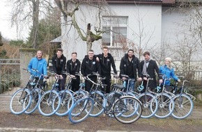 Swapfiets | Swaprad GmbH: Pressemitteilung: Swapfiets macht die Mitteldeutsche Basketball Academy in Weißenfels mobil