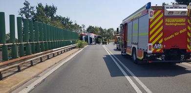 Feuerwehr Recklinghausen: FW-RE: Umgestürzter LKW in Autobahnabfahrt - Extreme Hitze belastet Einsatzkräfte