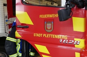 Feuerwehr Plettenberg: FW-PL: OT-Köbbinghauser Hammer. Containerbrand in Industriebetrieb