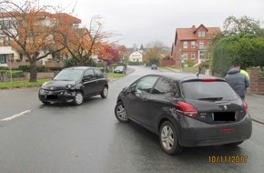 Polizeiinspektion Hameln-Pyrmont/Holzminden: POL-HM: Unaufmerksamkeit führte zu Verkehrsunfall