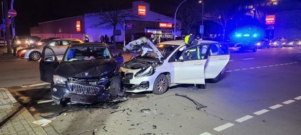 Feuerwehr Oberhausen: FW-OB: Verkehrsunfall mit sechs verletzten Personen