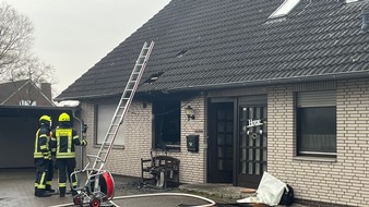 Kreisfeuerwehr Rotenburg (Wümme): FW-ROW: Zweifamilienhaus durch Küchenbrand beschädigt