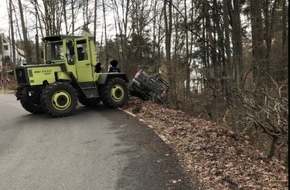 Polizeipräsidium Westpfalz: POL-PPWP: Unfall verursacht und geflüchtet - Polizei sucht Zeugen