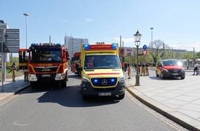 Feuerwehr Dresden: FW Dresden: Personen stürzt in Schacht - erfolgreiche Rettung des Schwerverletzten